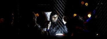 Los trabajadores que estuvieron encerrados (en la imagen) esperan que el pliego arroje luz sobre el futuro de la f�brica.