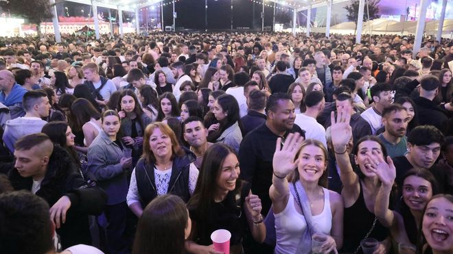 Las multitudinarias fiestas de O Alto, el barrio m�s poblado de Nar�n.