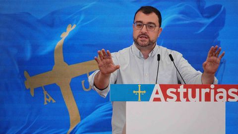 El presidente del Principado y secretario general de la FSA-PSOE, Adri�n Barb�n, ha asegurado este domingo que la derecha asturiana no representa  ni alternancia ni alternativa  pol�tica en la comunidad