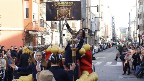 El desfile del carnaval de Sarria llen� las calles de p�blico