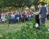 Os escenarios do acto rosaliano foron na Alameda (ante a estatua de Rosal�a) e na Casa-Museo de Padr�n<span lang= es-es >. </span><span lang= es-es > </span>