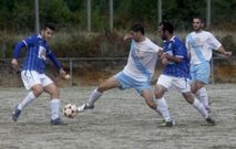 El Bealo (de blanco) perdi� en A lomba el domingo ante del conjunto del  Cacheiras por 1-3. 