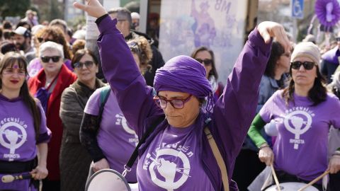 Vista de la manifestaci�n convocada por el movimiento �Asturies Feminista 8M� con motivo del D�a Internacional de la Mujer bajo el lema �Ni la tierra ni las mujeres somos territorio de conquista�