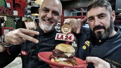 �ngel y Juan posan con su propuesta para el concurso