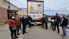 El cami�n de UGT-Galicia con la ayuda recogida parti� ayer de la base de Protecci�n Civil de Coles