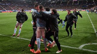 Futbolistas del Celta, celebrando uno de los goles del triunfo ante el Osasuna en El Sadar.