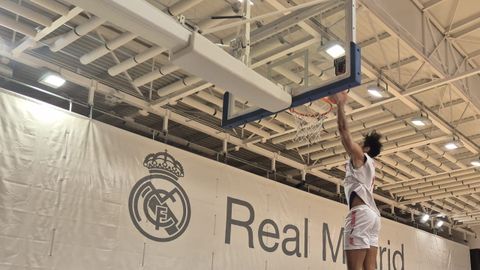 Entrenamiento de los jugadores del Obradoiro en Valdebebas, tras la suspensi�n del vuelo a Melilla