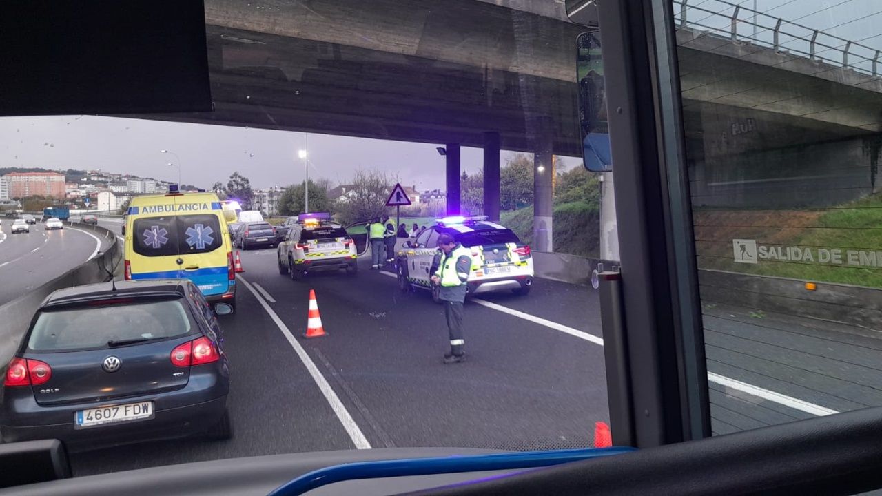 Una persona atropellada tras un segundo accidente en cadena en la AP-9