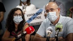 La diputada Noa Presas junto al alcalde de Viana do Bolo, Secundino Fernández
