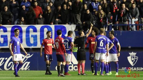 Osasuna Real Oviedo tarjeta amarilla El Sadar