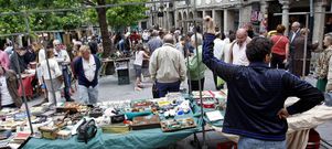 Lo que surgi� como un mercadillo de antig�edades en la plaza de A Verdura deriv� en la venta de todo tipo de productos. 