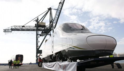 <span lang= es-es >Uno de los trenes enviados por Talgo a Arabia Saud� desde el puerto de Barcelona para cubrir�</span>la l�nea de alta velocidad La Meca-Medina.