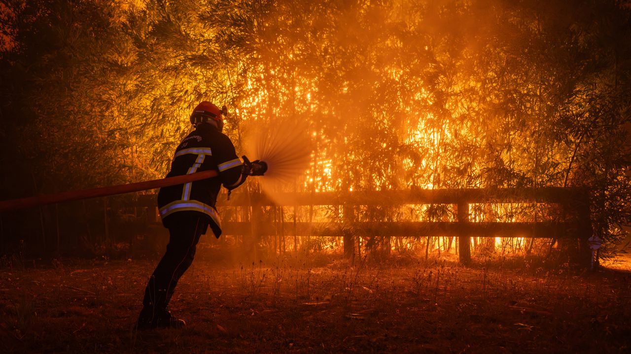 El mayor incendio de Francia amenaza Burdeos, con 245.000 habitantes