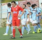 El viveirista Diego Pernas se lamenta por un gol local. 