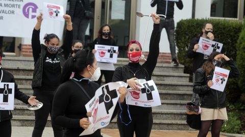 Muchos de los manifestantes se pusieron sogas alrededor del cuello
