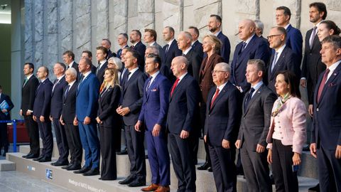 Foto de familia de los ministros de Defensa de la OTAN.