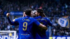 Los jugadores del Real Oviedo celebran el gol�de Costas al Valencia
