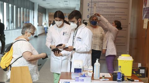 Enfermeros del Hospital Cl�nico de Santiago, en una imagen de archivo.