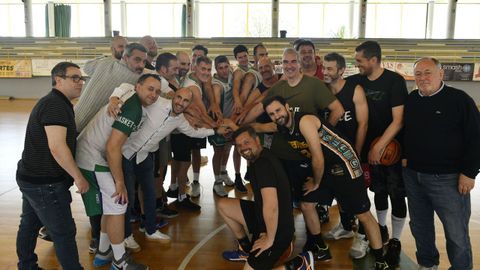 Celebraci�n del 20 aniversario del ascenso a EBA del club de baloncesto Estudiantes, con otro equipo de jugadores amigos