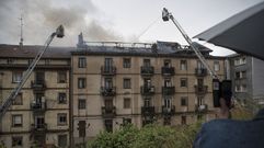 Un incendio de grandes dimensiones obliga a desalojar a 60 vecinos de Sestao