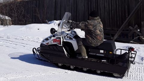 La moto de nieve, un medio de transporte habitual en la región de Marianna