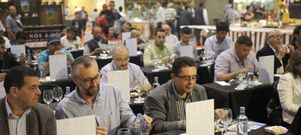 El recinto ferial est� lleno de actividades profesionales, como las catas de diversos productos alimentarios. 