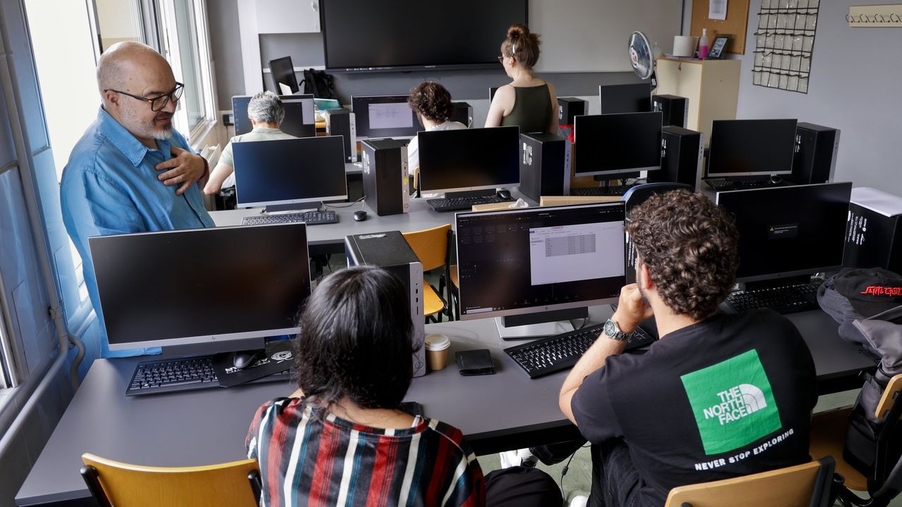 La paralización de las obras en el CIFP Imaxe e Son de A Coruña, al Parlamento gallego