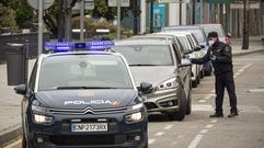 Un control de la Polic�a Nacional en el centro de Monforte el pasado mes de abril