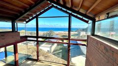 Imagen de una vivienda que est a la venta en el lugar de Pontellas, en San Romn (O Vicedo), con una vista panormica de 360 grados sobre la playa y la montaa