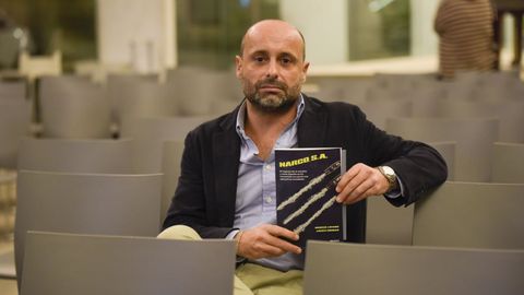 El periodista de La Voz Javier Romero present� este viernes en Pontevedra su libro �Narco S.A.�