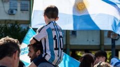 Seguidores de Argentina, a las afueras de un estadio