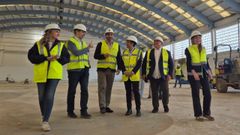 Visita de representantes de la Xunta y el Concello de Ferrol a las obras de la futura Cidade do Deporte en FIMO.