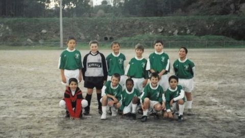 Un once da SD Burela nos seus inicios compartido no seu v�deo de despedida. Luis � o terceiro pola dereita arriba.