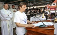La mujer de Mato, el domingo en la Milagrosa de Carballo. 