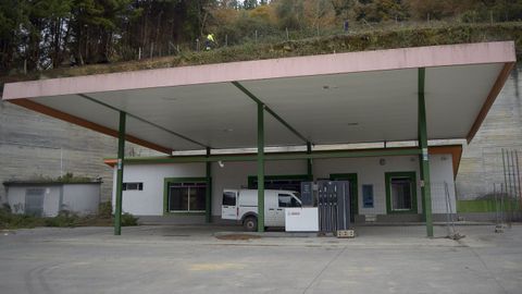 El Concello de Ribeira de Piqun pretende que la gasolinera del pueblo vuelva a funcionar