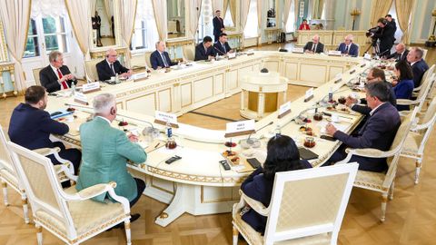 Putin en una de las reuniones del Davos ruso este jueves en San Petesburgo