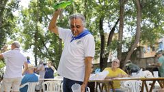 Los asturianos de A Coru�a celebraron la Santina escanciando sidra en A Maestranza.