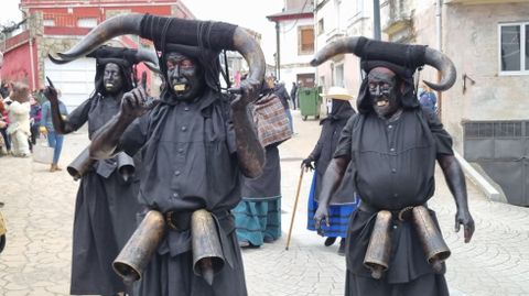 La Mascarada Ibrica llen las calles de Viana do Bolo