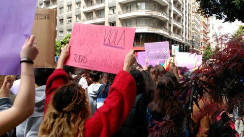 Cientos de estudiantes toman las calles de Oviedo en contra de la sentencia de La Manada