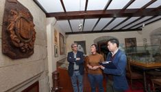 Bego�a Olveira ejerci� de gu�a de Nakamori durante la visita al museo Valle-Incl�n. 