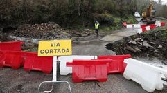 El alcalde de Vilamart�n de Valdeorras habla sobre el derrumbe de un puente que mantiene incomunicadas dos aldeas