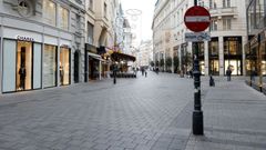 Una c�ntrica calle de Viena, pr�cticamente vac�a por el confinamiento