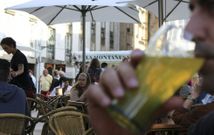 El crecimiento del empleo en Santiago se sustenta sobre los pilares de siempre, como los servicios. 