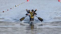 Manuel Font�n, � fronte da canoa que forma con Diego Dom�nguez, onte no selectivo do C2 500.