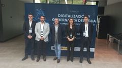 En el centro, Hugo Mor�n, junto a la conselleira �ngeles V�zquez y el alcalde de Arteixo, Carlos Calvelo.