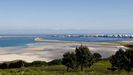 Vista del puerto exterior de punta Langosteira desde el dep�sito de agua de Arteixo. A la derecha, parte de la zona sur