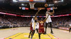 Los Warriors barren a Cavaliers