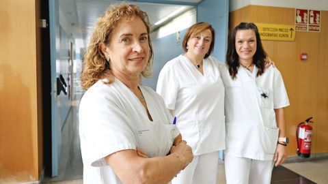 Ermitas (en primer t&eacute;rmino) es&nbsp;gestora de casos en la unidad de mama del Meixoeiro
