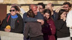 Minuto de silencio por el asesinato de un nio de 5 aos a manos de su padre en Bellcaire (Girona) junto con el intento de feminicidio de su madre.