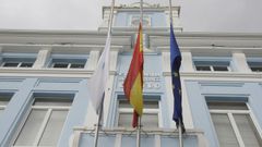 A la cofradia de Celeiro, con las banderas a media asta, llegaron decenas de condolencias por la muerte de Jes�s Basanta Santos